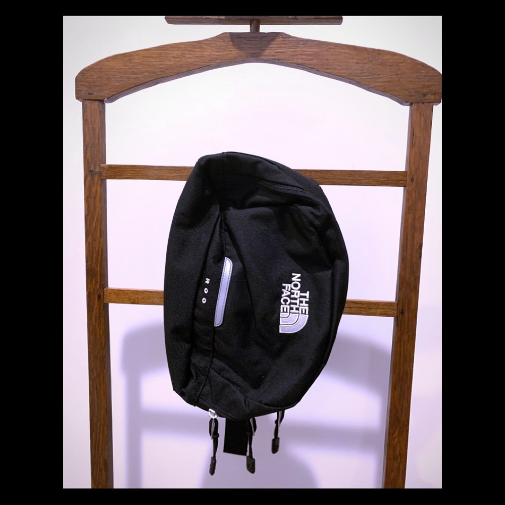 The North Face - Roo “fanny pack” - NWOT